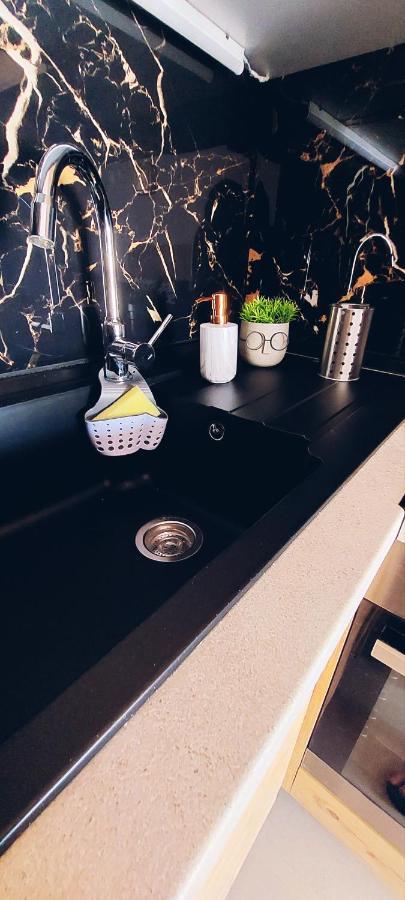 Black Flox Apartment Драма Экстерьер фото